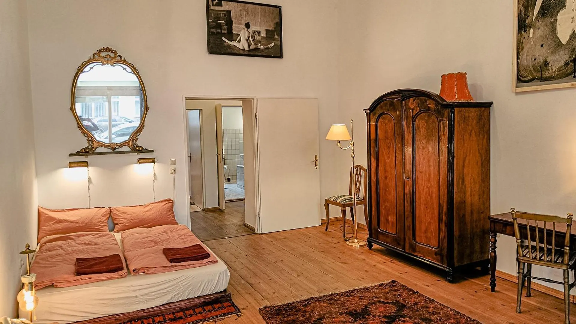 La Vie En Rose: Elegance And Art Daire Berlin 0*,